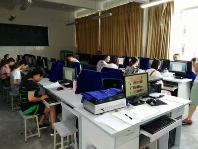 绵阳市石马中学举行教师计算机技能考试